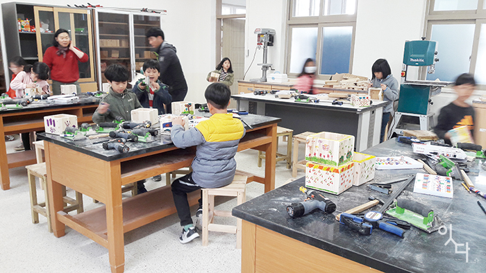 나에게 주어진 일 중에 가볍게 넘길 것이 하나도 없다 _목수 송태경 씨